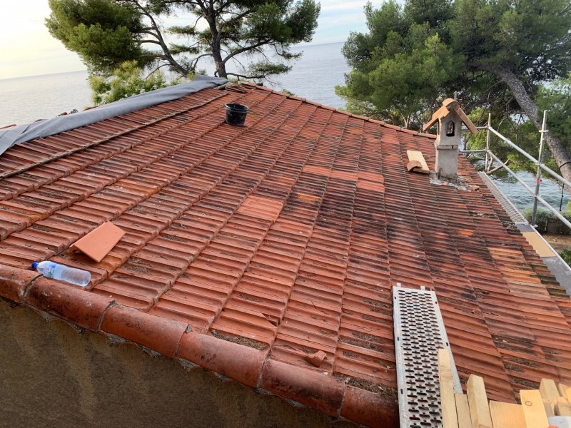 Remplacement de toiture tuile plate de Marseille à saint mandrier sur mer 83500 dans le Var