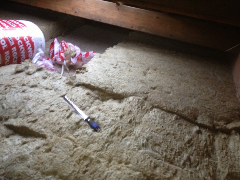 Isolation des combles perdus sur dalle béton en laine de roche et panneaux polyuréthane à Toulon dans le Var en région PACA