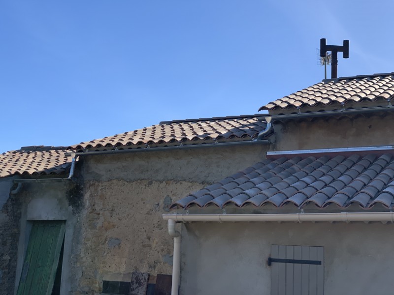 Couvreur pour réfection de toiture tuile Provencale à la cadière d’azur dans le var