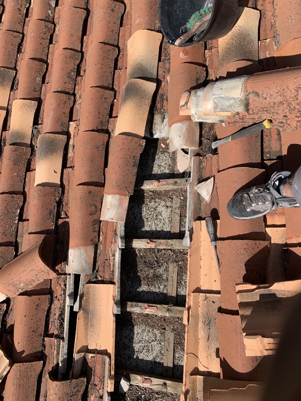 Couvreur Toulon, pour réparation de toiture tuile canal stop