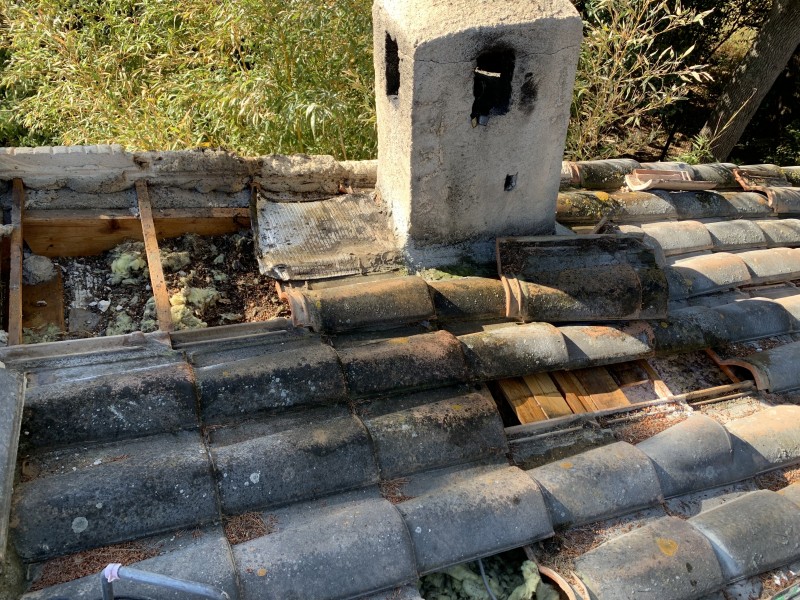 Remplacement de solin plomb par un solin Wakaflex à Sanary sur mer dans le Var