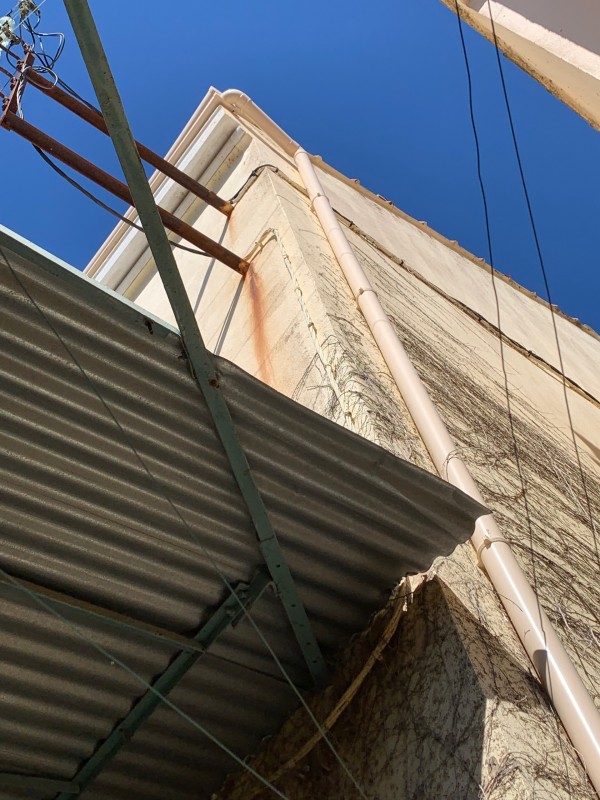 remplacement de gouttière zingue sur corniche par une gouttière PVC ovation de chez Nicole à la Seyne-sur-Mer