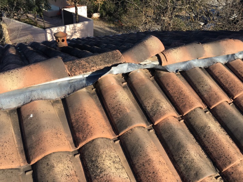 Réparation d’une charpente métallique sur une maison phénix à forcalqueiret dans le Var à côté de Brignoles