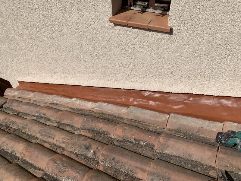 Remplacement de solin plomb par un solin Wakaflex à Sanary sur mer dans le Var