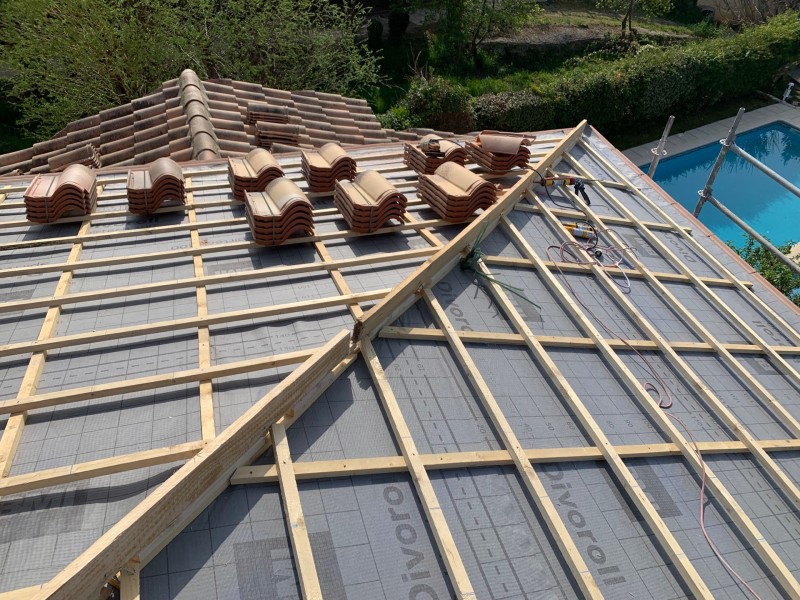 Couvreur pour l’entretien de vos toiture tuile Guiraud à Toulon
