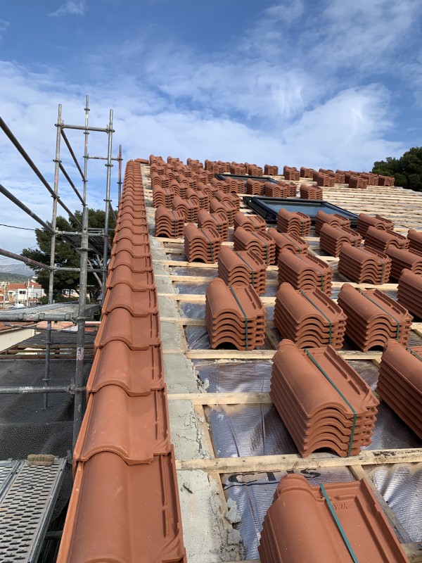 couvreur pour remplacement de toiture tuile Romane 