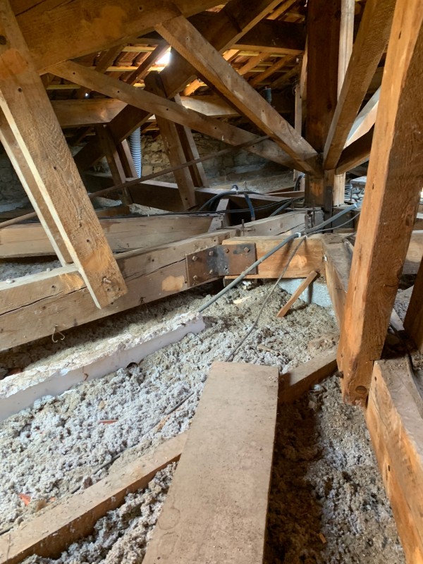 Isolation de vos combles perdus par le soufflage D’une laine de verre minéral URSA pul’r 47 pour l’amélioration et le confort thermique à Bandol dans le Var en région PACA