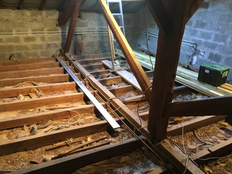 Faire isoler ses combles pour en faire une pièce à vivre dans une villa au Castellet