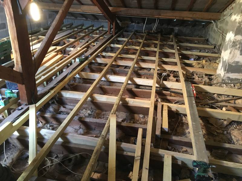 Faire isoler ses combles pour en faire une pièce à vivre dans une villa au Castellet