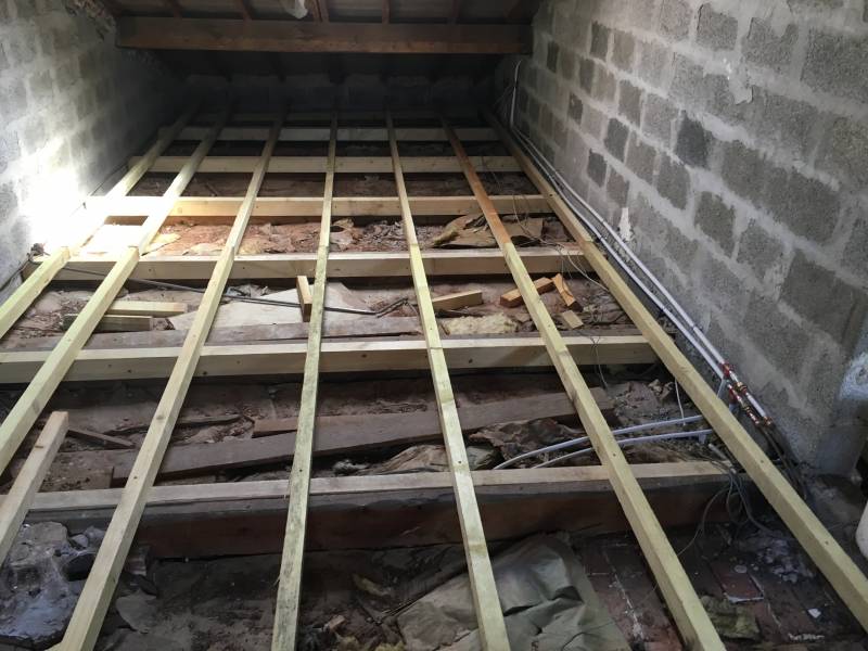 Faire isoler ses combles pour en faire une pièce à vivre dans une villa au Castellet