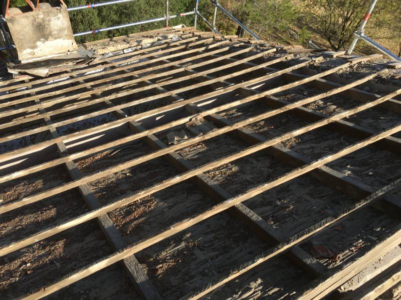 Changement et remplacement de toiture tuile avec renforcement de charpente par une entreprise de couverture sur la Seyne sur mer