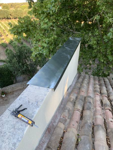 couvertine zinc sur dessus de mur