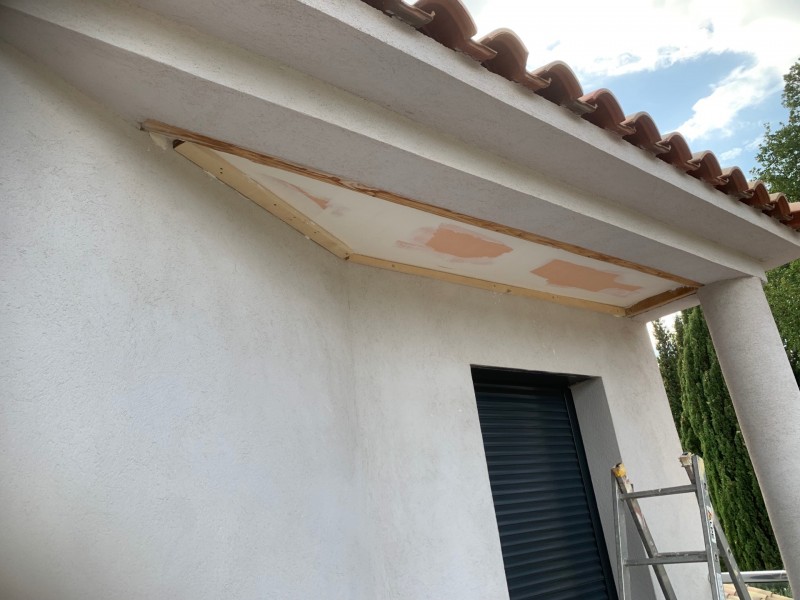 Habillage de vos plafonds extérieur ET de vos dessous de toit par pose de lambris PVC à Toulon