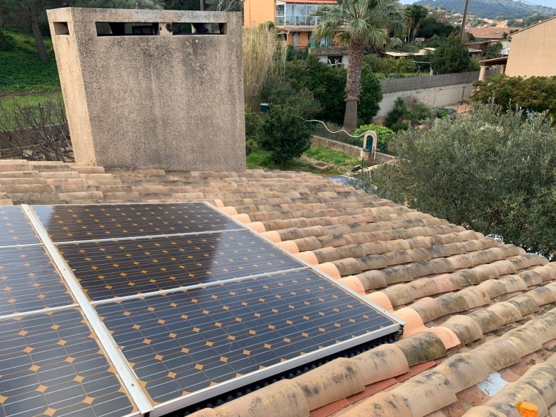 panneaux solaires fuite sur toiture tuile canal à Toulon 83000