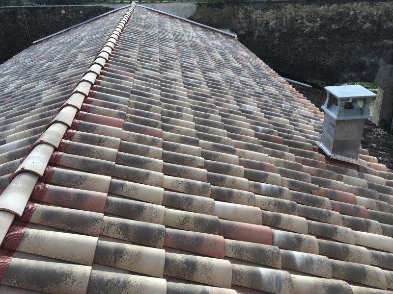 réparation de fuite sur toiture tuiles canal provençale à Toulon dans le Var