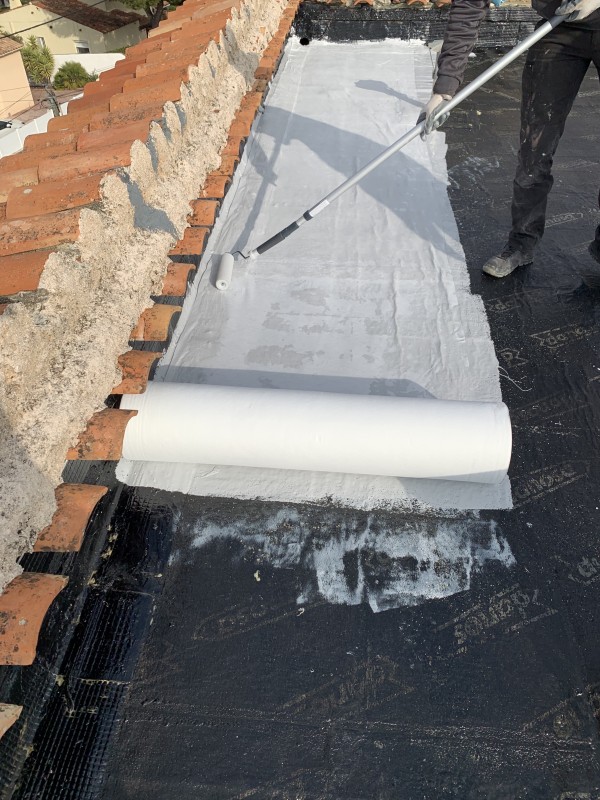 Couvreur pour étanchéité liquide à base de résine polyuréthane pour toiture terrasse à Saint-Mandrier-sur-Mer