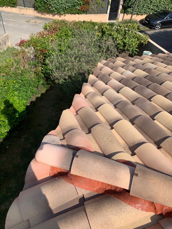 Couvreur pour l’entretien de vos toiture tuile Guiraud à Toulon