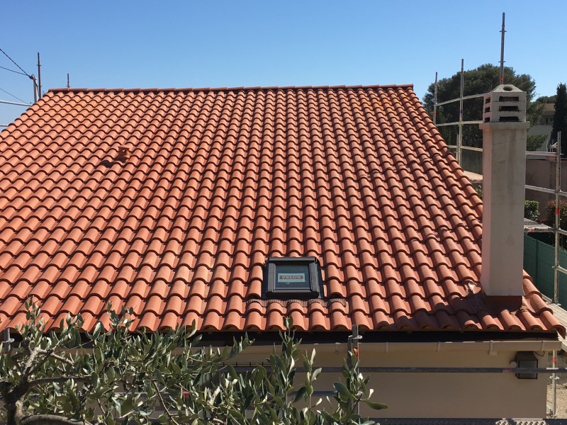 Rénovation de toitures en tuiles Romane & tuiles plates – La Seyne‑sur‑Mer, Toulon, Six‑Fours‑les‑Plages & Sanary‑sur‑Mer