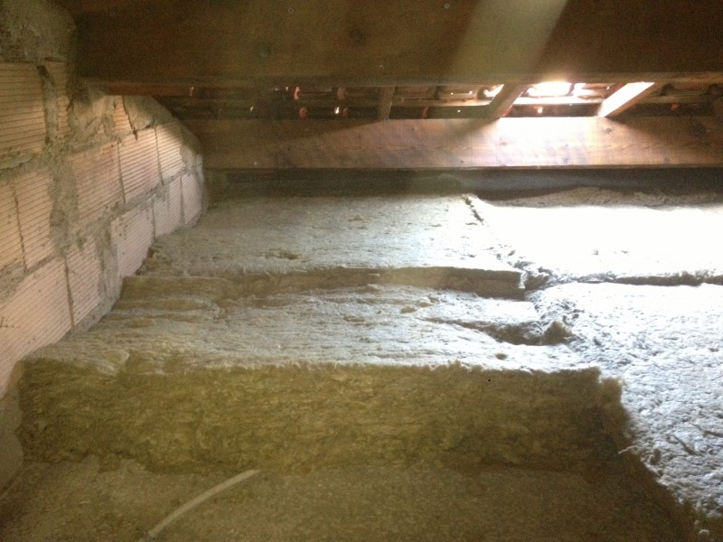 Isolation des combles perdus sur dalle béton en laine de roche et panneaux polyuréthane à Toulon dans le Var en région PACA