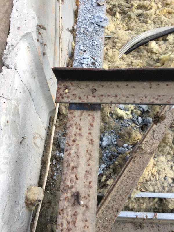 Réparation d’une charpente métallique sur un maison phénix à forcalqueiret dans le Var à côté de Brignoles