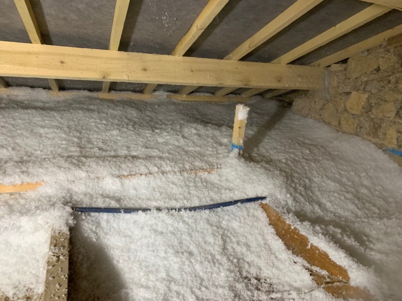 Isolation des combles perdu en laine de verre soufflée à saint mandrier dans le Var