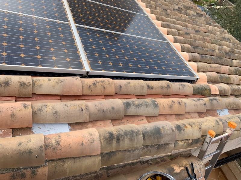 panneaux solaires fuite sur toiture tuile canal à Toulon 83000