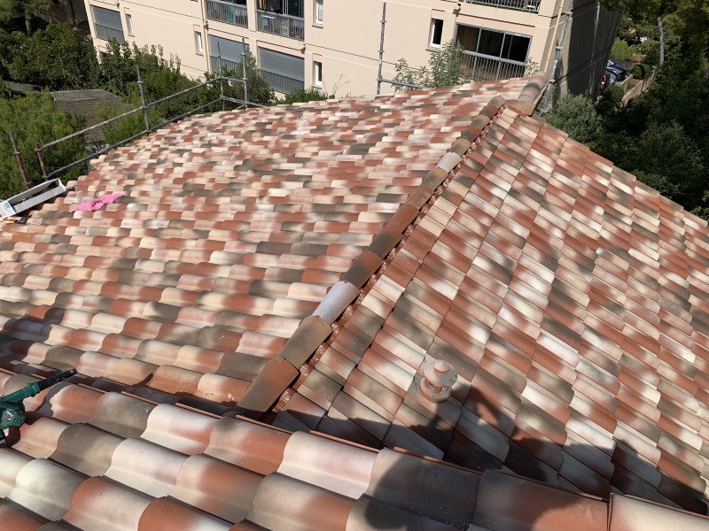 rénovation total d’une toiture en tuile canal stop par une toiture en tuile Romane à saint mandrier sur mer 