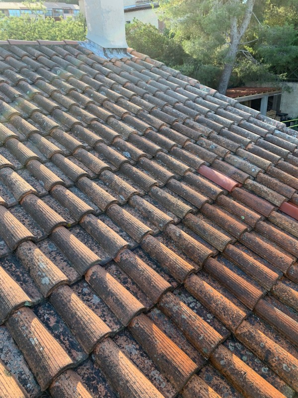 nettoyage de toiture tuile romane a Toulon