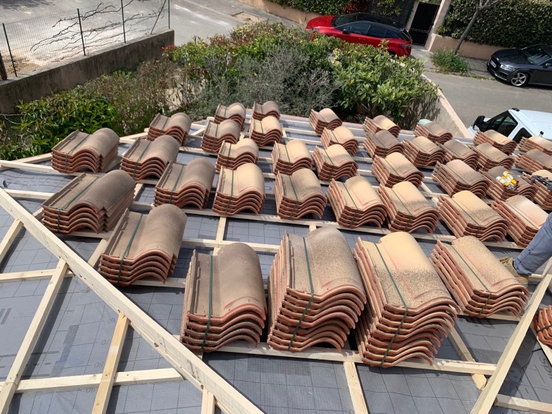 Couvreur pour l’entretien de vos toiture tuile Guiraud à Toulon