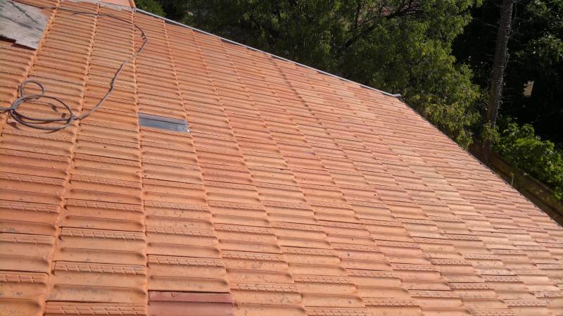 Rénovation de toiture par application de résine hydrofuge coloré a La Seyne Sur Mer