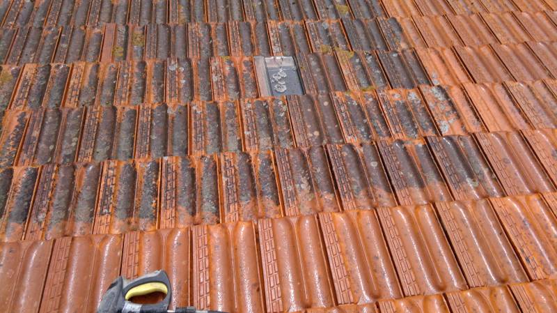 Rénovation de toiture par application de résine hydrofuge coloré a La Seyne Sur Mer