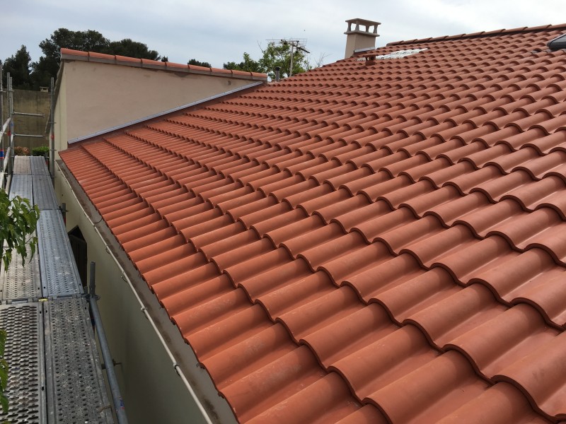 Couvreur à La Seyne-sur-Mer, spécialiste toiture tuiles traditionnelles dans le Var (83).