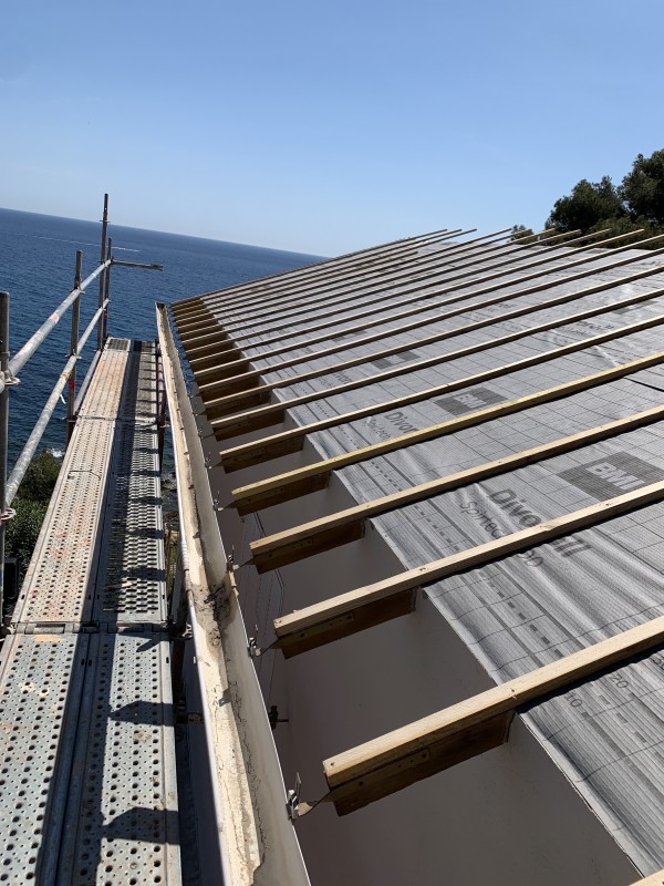 Réfection de toiture, en tuiles, romanes à Saint-Mandrier sur mer dans le Var