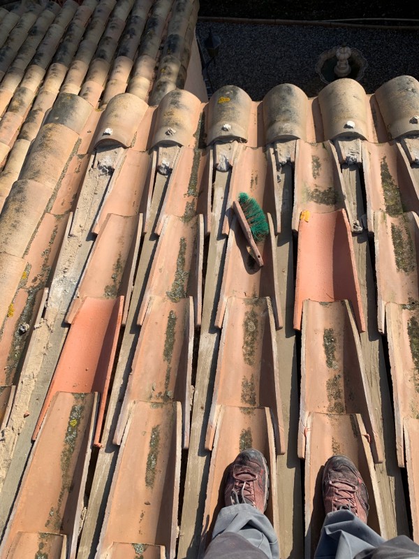 Réparation de tuile canal bâti provençale à la cadière d’azur