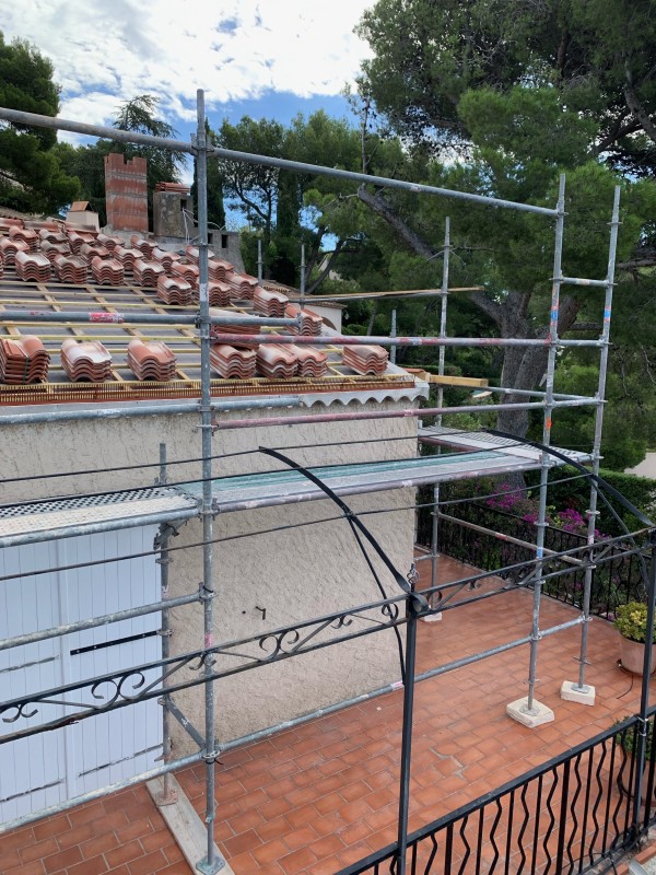 Couvreur pour changement des tuiles Romane à Toulon 