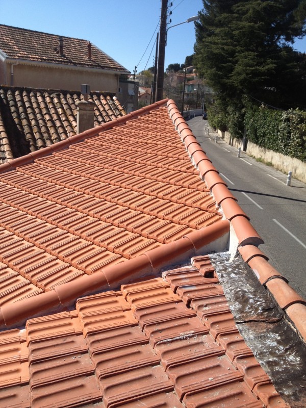 toiture tuile plate de Marseille