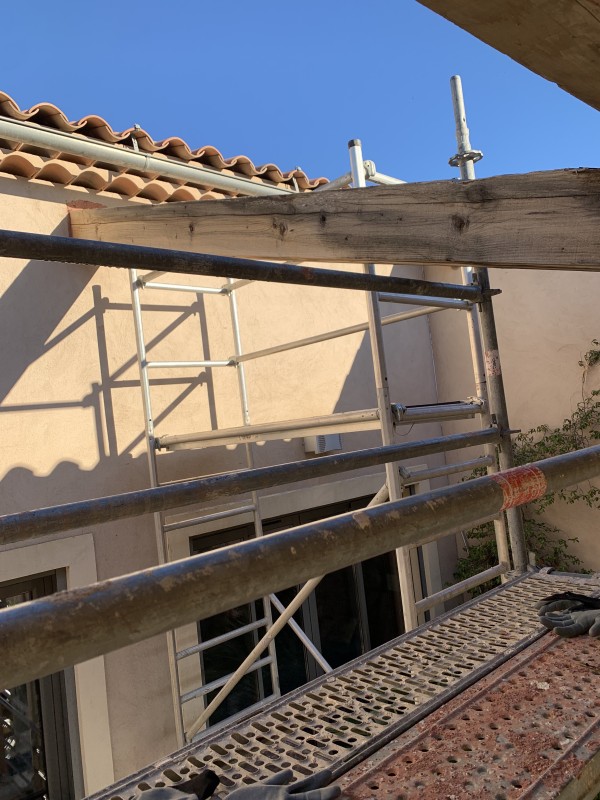 Travaux de Pose de Couvertine en Aluminium Laqué avec traitement contre les fourmis charpentière 

