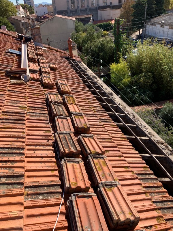 remplacement de gouttière zingue sur corniche par une gouttière PVC ovation de chez Nicole à la Seyne-sur-Mer
