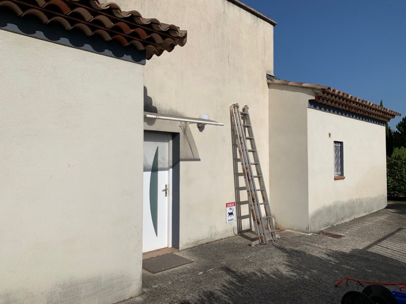 Traitement anti-mousse et hydrofuge sur façade à saint cyr sur mer