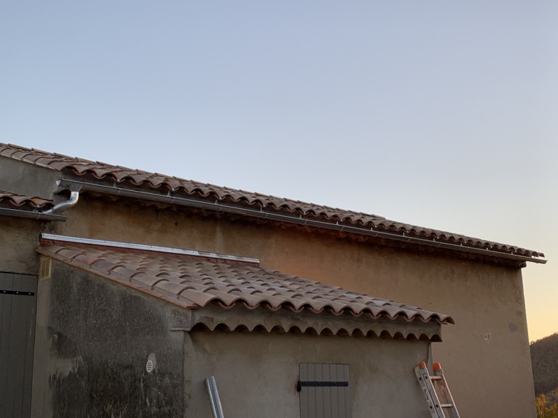 Couvreur pour réfection de toiture tuile Provencale à la cadière d’azur dans le var