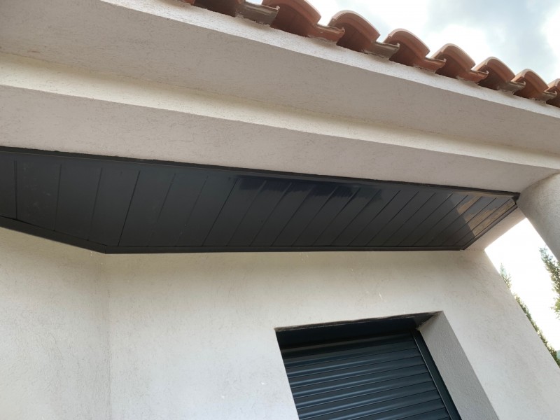 Habillage de vos plafonds extérieur ET de vos dessous de toit par pose de lambris PVC à Toulon