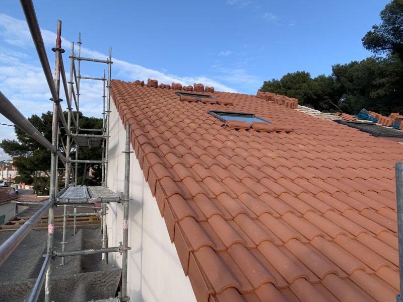 couvreur pour remplacement de toiture tuile Romane 