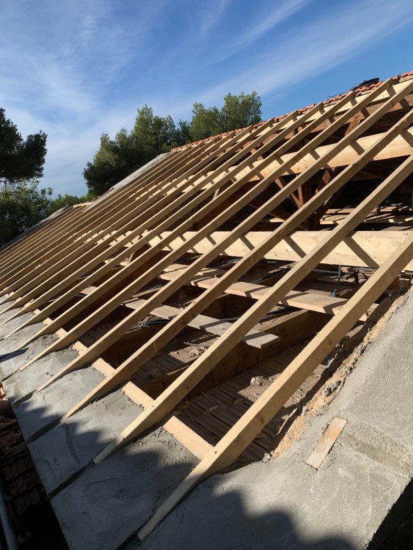 Remplacement de toiture tuile plate de Marseille à saint mandrier sur mer 83500 dans le Var