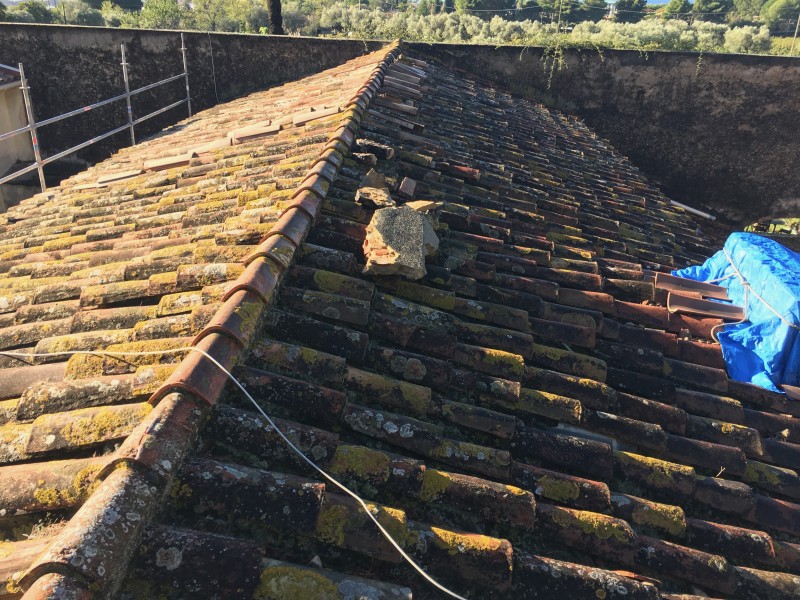Remplacement de toiture en tuile canal provençale à La Cadière-d’Azur (83740) – Couvreur professionnel et entreprise familiale de couverture