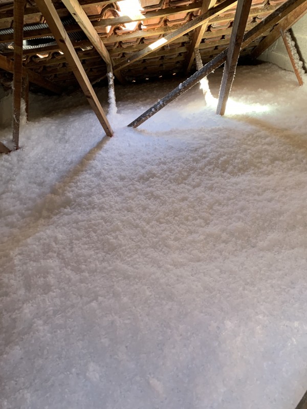 Isolation avec laine de verre dans les combles perdus à la Seyne sur mer