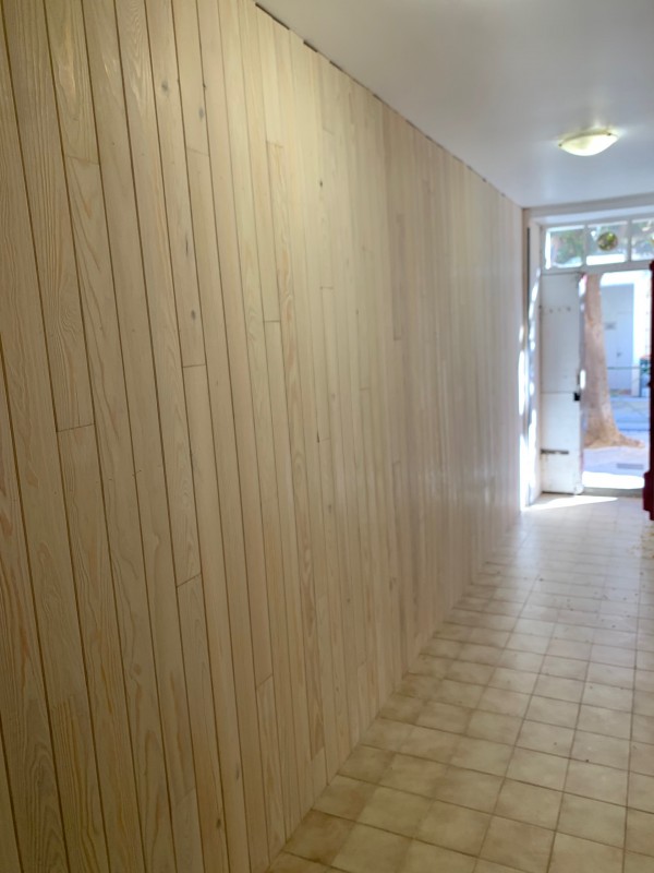 Habillage de murs en lambris bois cérusé a le Beausset dans le Var