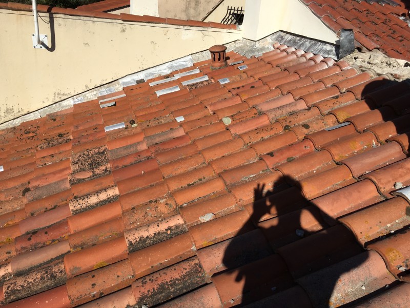 Couvreur à La Seyne-sur-Mer, spécialiste toiture tuiles traditionnelles dans le Var (83).
