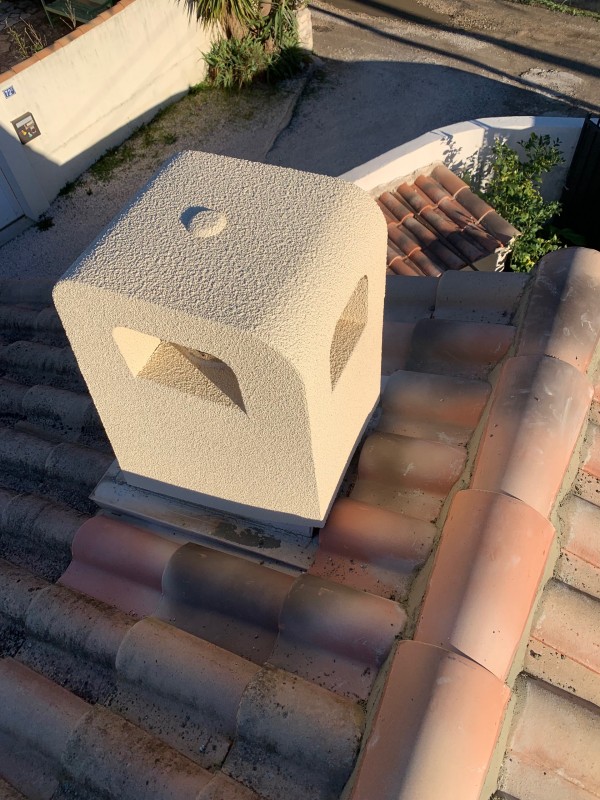 Remplacement de cheminée par un conduit de cheminée Poujoulat Avec gaine et conduit isolé double peau pour mise en conformité À la Seyne-sur-Mer dans le Var