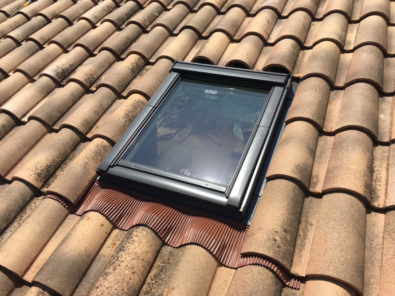 pose de velux sur toiture tuile plein sud