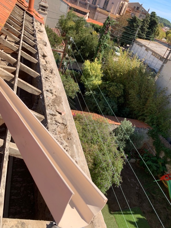remplacement de gouttière zingue sur corniche par une gouttière PVC ovation de chez Nicole à la Seyne-sur-Mer